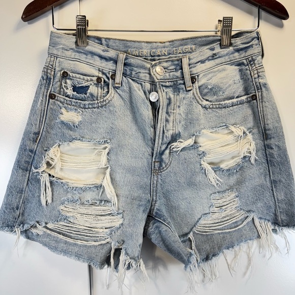American‎ Eagle AEO Light Wash 90s Boyfriend Distressed Short 0 - Picture 1 of 10